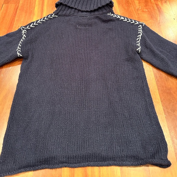 Roxy navy sweater. - Picture 2 of 6